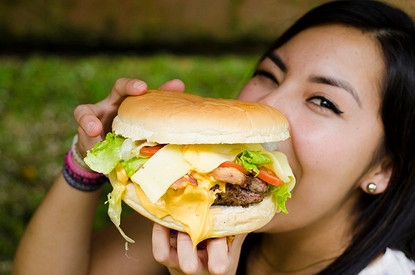 Что делать, если сорвалась с диеты? Советы диетолога, которые помогут продолжать худеть