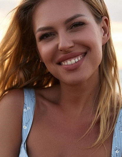 «Какое доброе сердце!»: Рита Дакота помогает найти работу героине своего клипа, у которой тяжело болеют дети