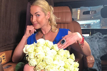 «Вот она — цена красоты!»: Анастасия Волочкова показала, с какой прической вынуждена ходить после наращивания