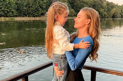 «Как на папу похожа!»: Кристина Асмус показала лицо подросшей дочки