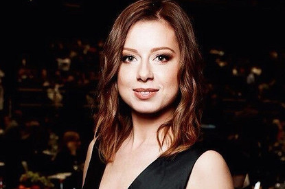 Юлия Савичева опубликовала трогательное фото с мужем-красавцем в их годовщину свадьбы