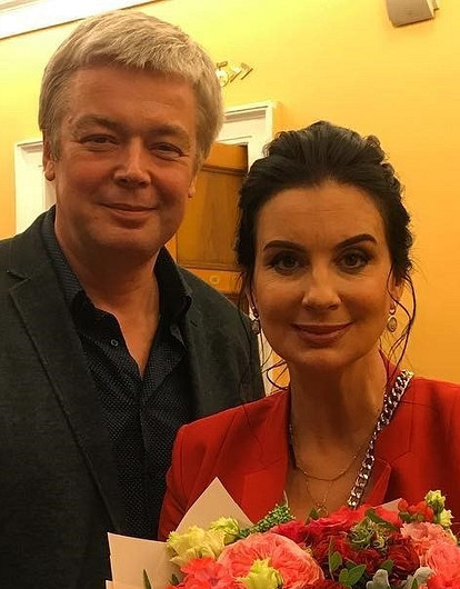 31 год вместе: Екатерина Стриженова опубликовала очень нежное фото с мужем в их годовщину свадьбы