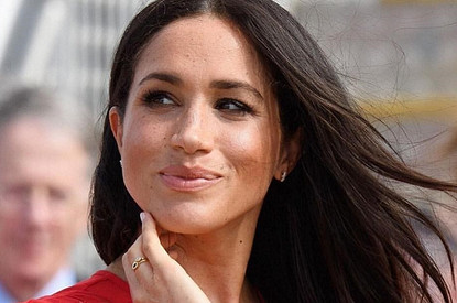 Оконфузилась: Меган Маркл забыла срезать бирку с платья и стала предметом насмешек