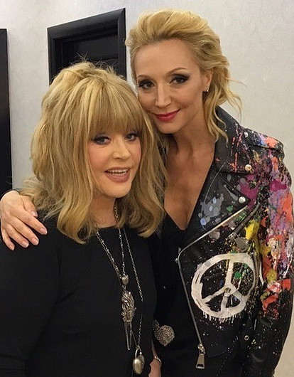 «Ну, просто одно лицо!»: Кристина Орбакайте и Алла Пугачева без косметики выглядят как сестры-близняшки