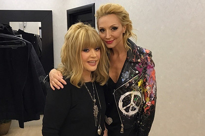 «Ну, просто одно лицо!»: Кристина Орбакайте и Алла Пугачева без косметики выглядят как сестры-близняшки