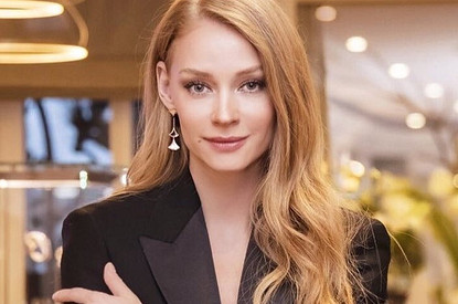 Светлана Ходченкова показала, с чем в этом сезоне модно носить леопардовую шубу