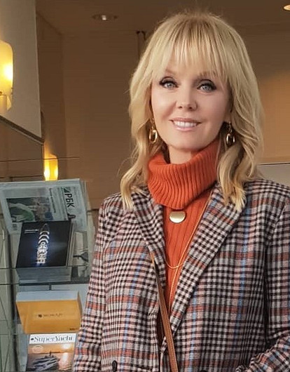 «И вы туда же! Диван «поплыл»...»: Валерию пристыдили за неудачный фотошоп