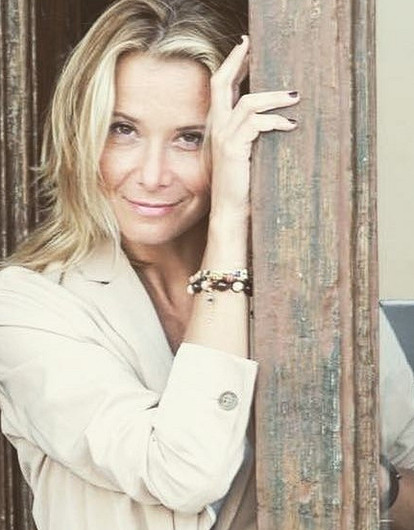 Юлия Высоцкая показала, как эффектно носить джинсы из мужского отдела