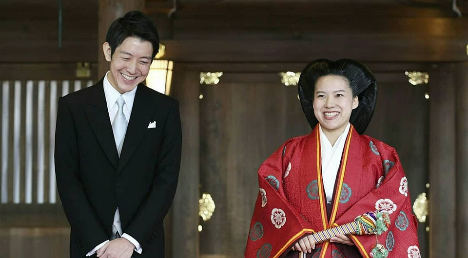 Японская принцесса отказалась от титула ради свадьбы с менеджером среднего звена