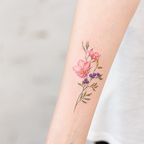 Один из самых женственных и уточенных мотивов в татуировках - это цветы и различные растения. Пионы, лаванда, рододендрон или цветок, рожденный фантазией художника, который будет рисовать...