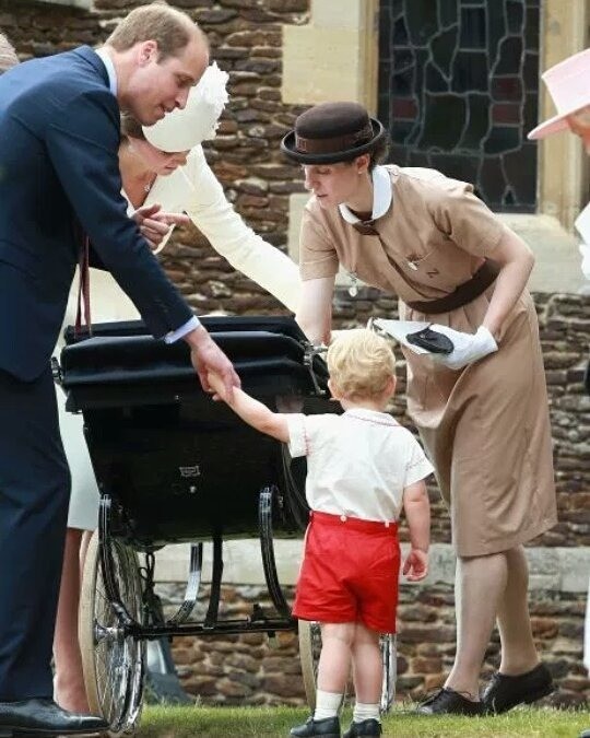 В королевской семье принято, что на одну пару приходится только одна няня, которая в будущем будет смотреть за всеми родившимися детьми. Так, например, у принца Уильяма и Кейт Миддлтон, н...
