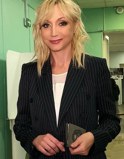 «Мадам Брошкина»: Кристина Орбакайте поразила сходством с мамой в новой ретро-фотосессии