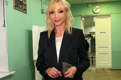 «Мадам Брошкина»: Кристина Орбакайте поразила сходством с мамой в новой ретро-фотосессии