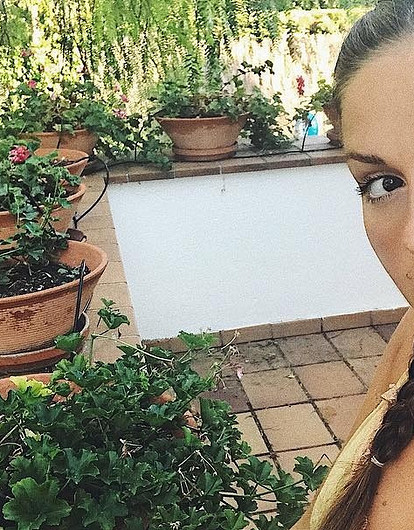 28-летняя Нюша впервые показала новорожденную дочь