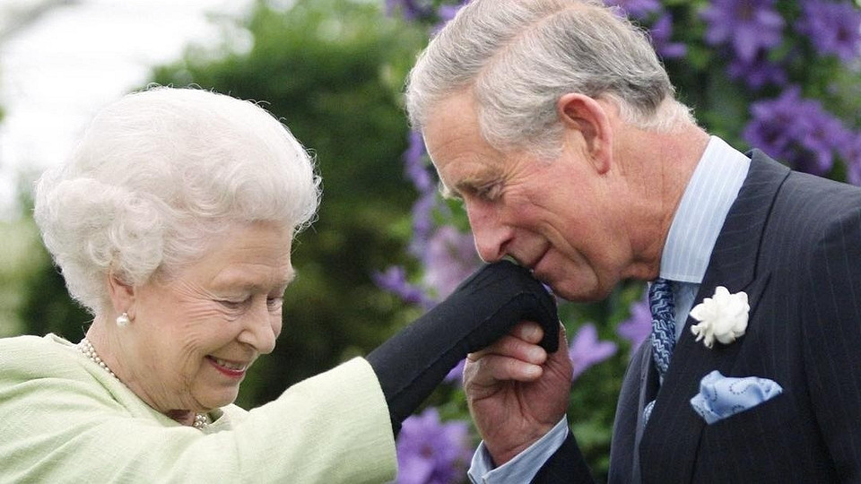 Портные принца Чарльза объяснили, зачем он 30 лет хранит кусочки ткани от костюмов