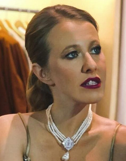 Ксения Собчак подразнила подписчиков дорогой сумкой