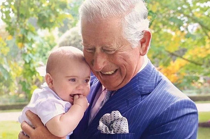 Младший сын Кейт Миддлтон и принца Уильяма схватил дедушку за нос и рассмешил соцсети