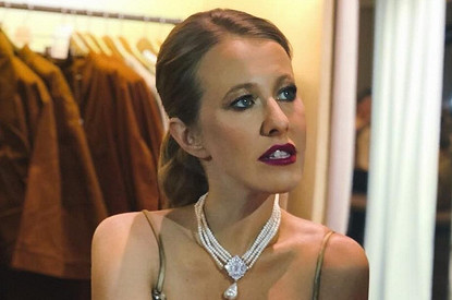 Ксения Собчак подразнила подписчиков дорогой сумкой