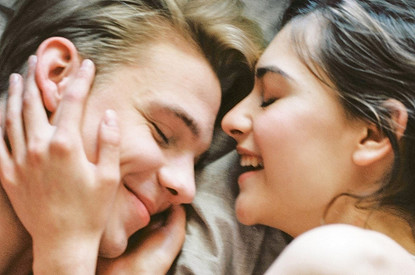 6 поз во время сна с мужем: что они говорят о характере ваших отношений?