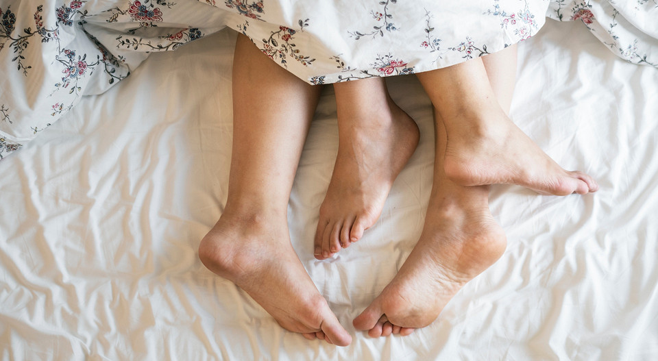 6 поз во время сна с мужем: что они говорят о характере ваших отношений?