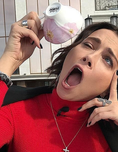 Настасья Самбурская высмеяла молодых мам