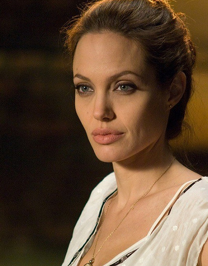 «Шея как у Джоли»: новый вид микрооперации для омоложения