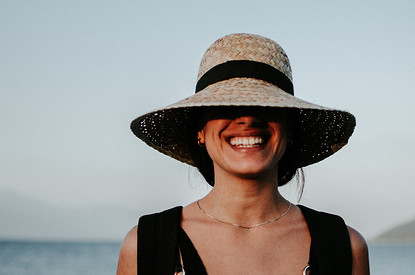 Минус 500 ккал в час: как похудеть при помощи йоги смеха? Базовые упражнения