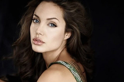 СМИ сообщили, что Анджелине Джоли не хватает денег на содержание шестерых детей