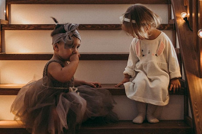 5 приемов, как научить стеснительного ребенка общаться