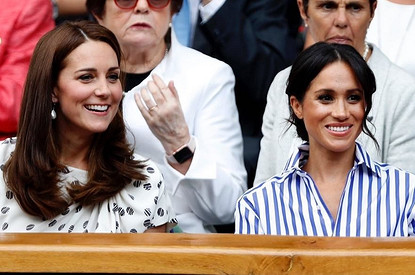 Аристократический винный: Кейт Миддлтон и Меган Маркл в пальто самого благородного цвета сезона