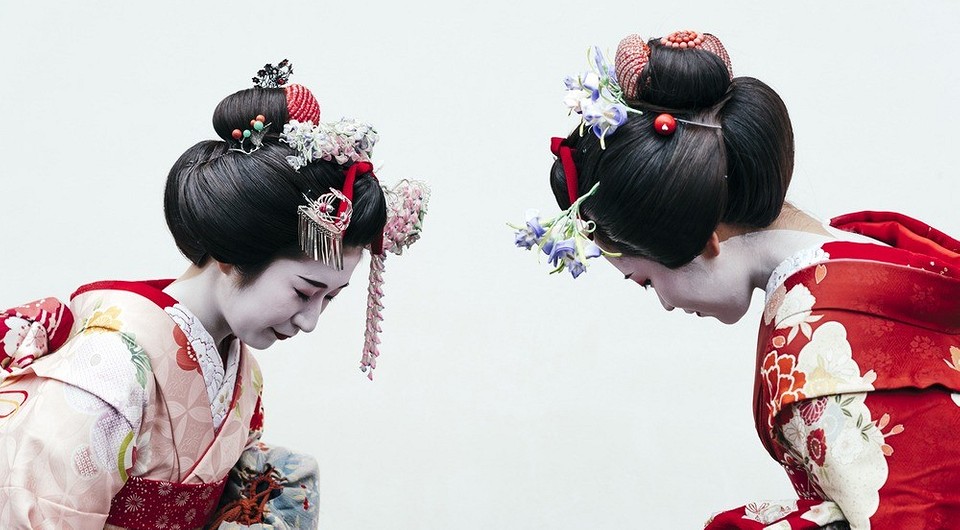 Лепестки хризантем и жемчужная пудра: 7 древних секретов красоты японских гейш