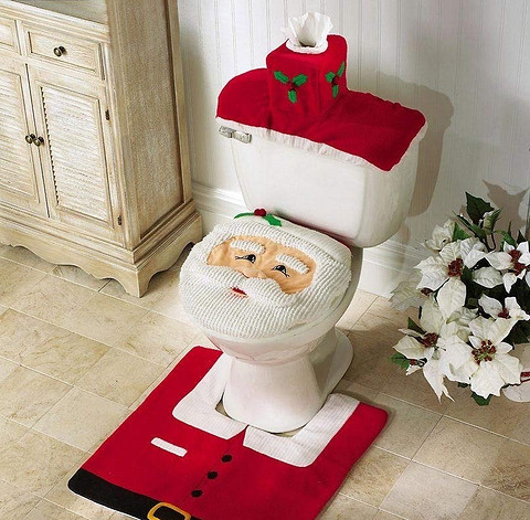 Кто-то считает, что украшать дом к Новому году нужно полностью, не пропуская ни одну комнату. Такие необычные чехлы для туалета, которые можно сделать самостоятельно, поднимут настроение...