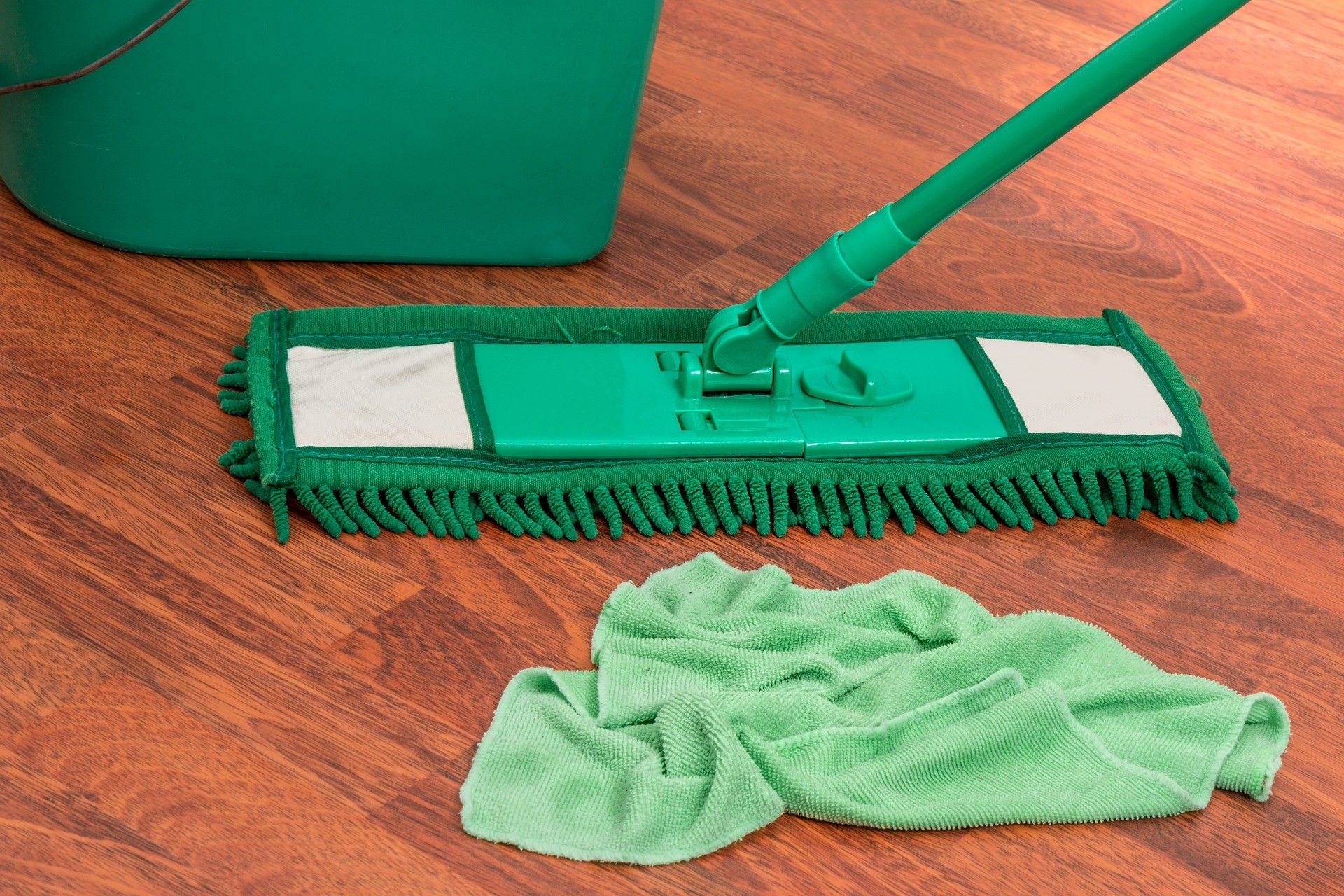 Как правильно мыть полы в квартире: общие советы и рекомендации для разных покрытий