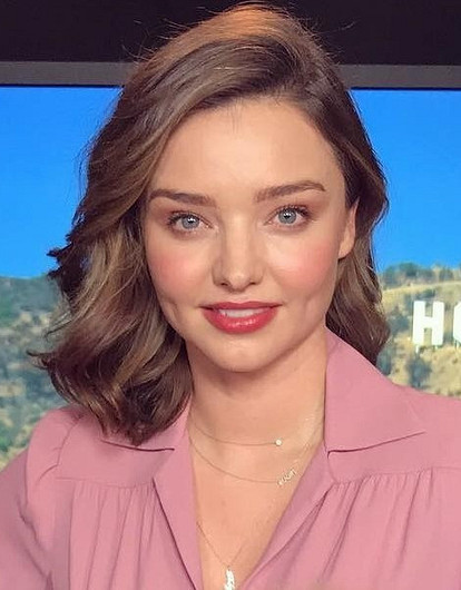 Миранда Керр призвала мамочек не стесняться своего тела после родов