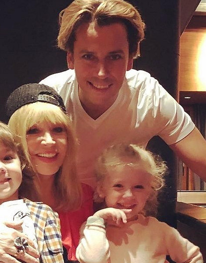 Дети Аллы Пугачевой и Максима Галкина зачитали рэп о своей жизни: видео