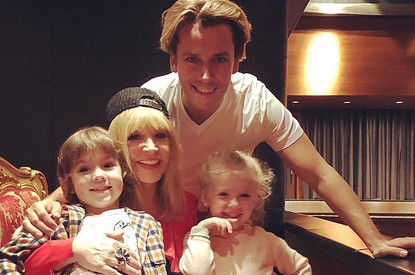 Дети Аллы Пугачевой и Максима Галкина зачитали рэп о своей жизни: видео