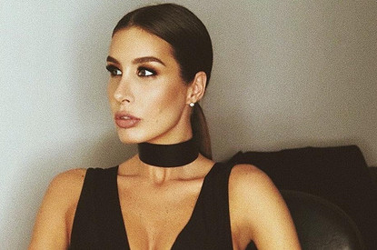 Кети Топурия снялась в шубе и с топором: фото