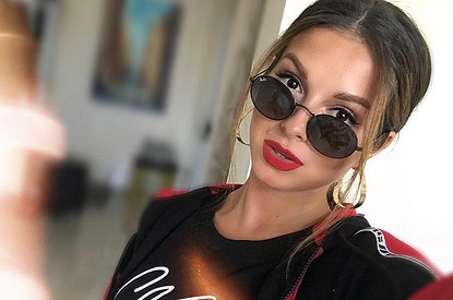 «Всем бы такие ножки!»: Нюша похвасталась фигурой на последних сроках беременности