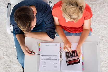 kak-ekonomit-dengi-pri-malenkoi-zarplate