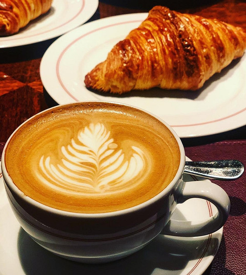 Недавно Юлия Высоцкая опубликовала в Instagram фотографию своего завтрака: чашка капучино с соблазнительной пенкой и аппетитно-румяный круассан (глядя на снимок, можно представить, как он...
