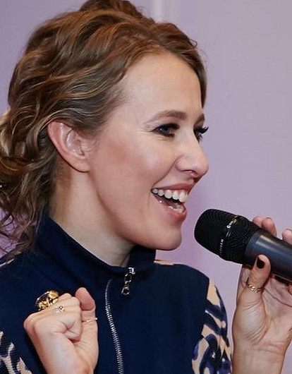 Средство от облысения и шпроты: Ксения Собчак опубликовала список безумных подарков, полученных в день рождения