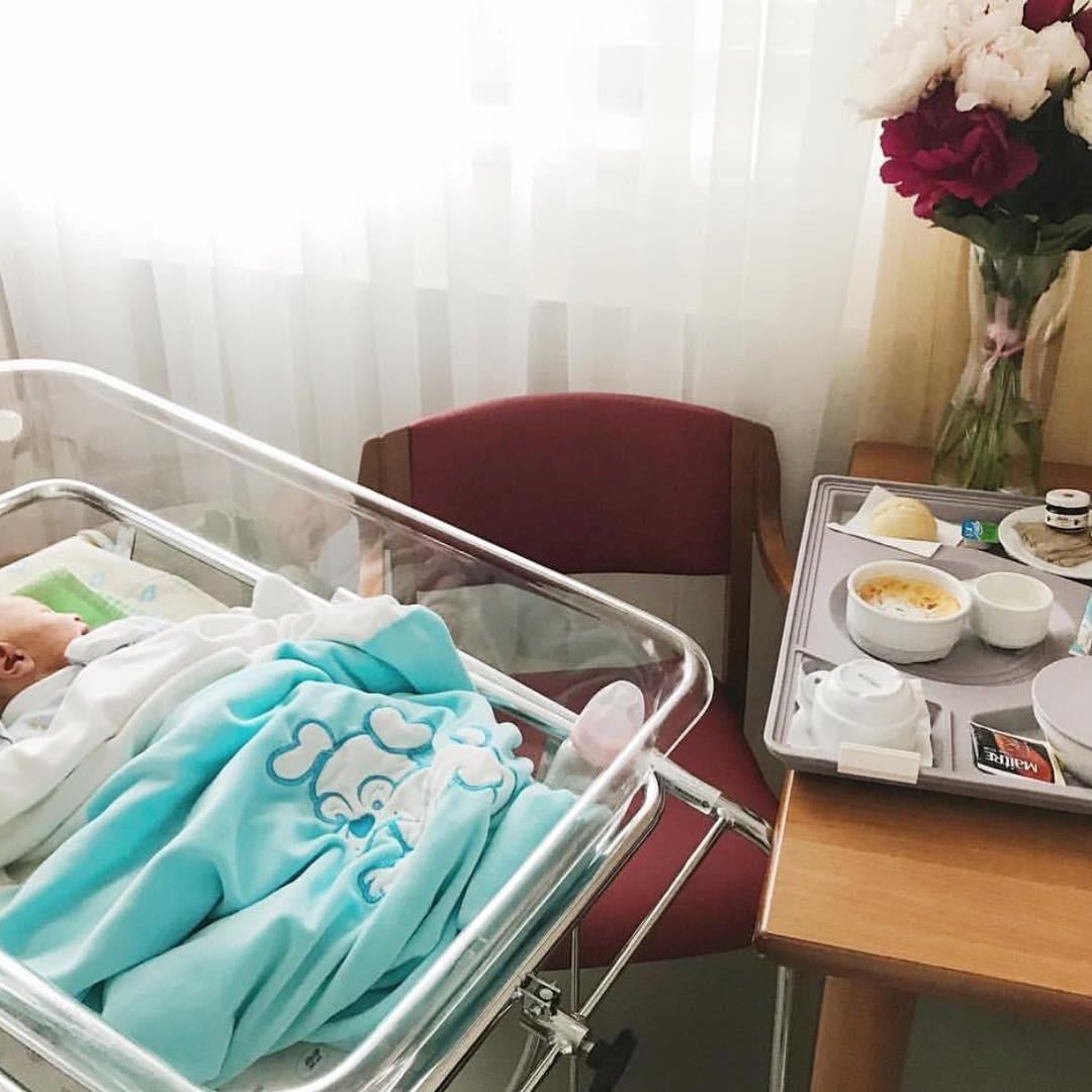 Если в анамнезе беременной или ее супруга есть упоминание о том, что среди родственников рождаются крупные дети, то врач в роддоме премиум-класса может посоветовать полностью отказаться о...