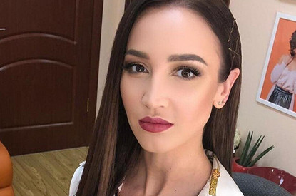 «Ей купальник маркером нарисовали?»: в сети смеются над снимком Ольги Бузовой в мини-бикини