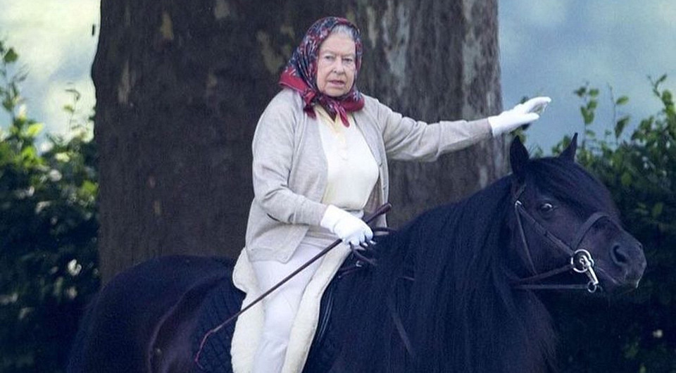 «92 года - это не порок»: королева Елизавета II до сих пор ездит верхом