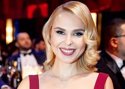 Леди в красном: Пелагея показала идеальный наряд для встречи Нового года