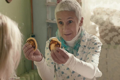 Бабушка балует ребенка: 5 советов маме, как тактично склонить старшее поколение на свою «линию воспитания»