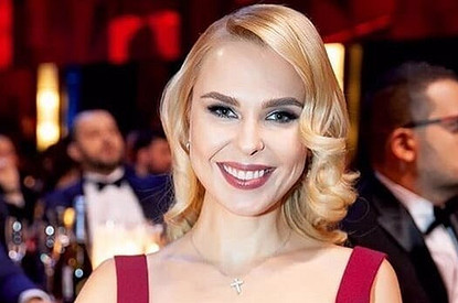 Леди в красном: Пелагея показала идеальный наряд для встречи Нового года