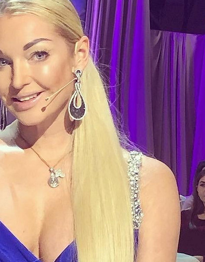 Анастасия Волочкова опубликовала фото, на котором выглядит беременной