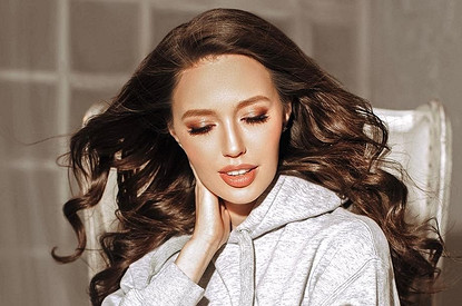 Анастасия Костенко впервые показала лицо маленькой дочери