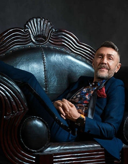 Сергей Шнуров объяснил, что настоящий джентельмен должен иметь дорогой парфюм и не пользоваться фильтрами в Instagram